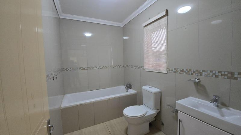3 Bedroom Property for Sale in Gateway Manor North West